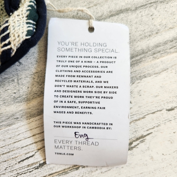 Tonlé Handwoven Pillowcase Navy And Teal Textured NWT 25x25 - Picture 8 of 9